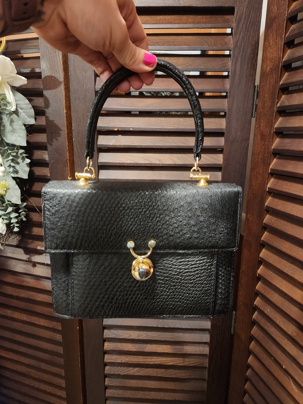 Vintage Black Lizard Shoulder Bag with Gold Hardware - Picture 3 of 8